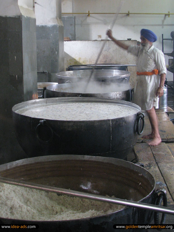 Preparation of Guru Ka Langar in Golden Temple